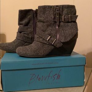 Women’s size 7 booties.